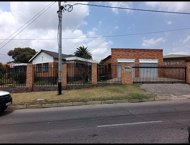 3 BEDROOM HOUSE FOR SALE IN SOUTH CREST